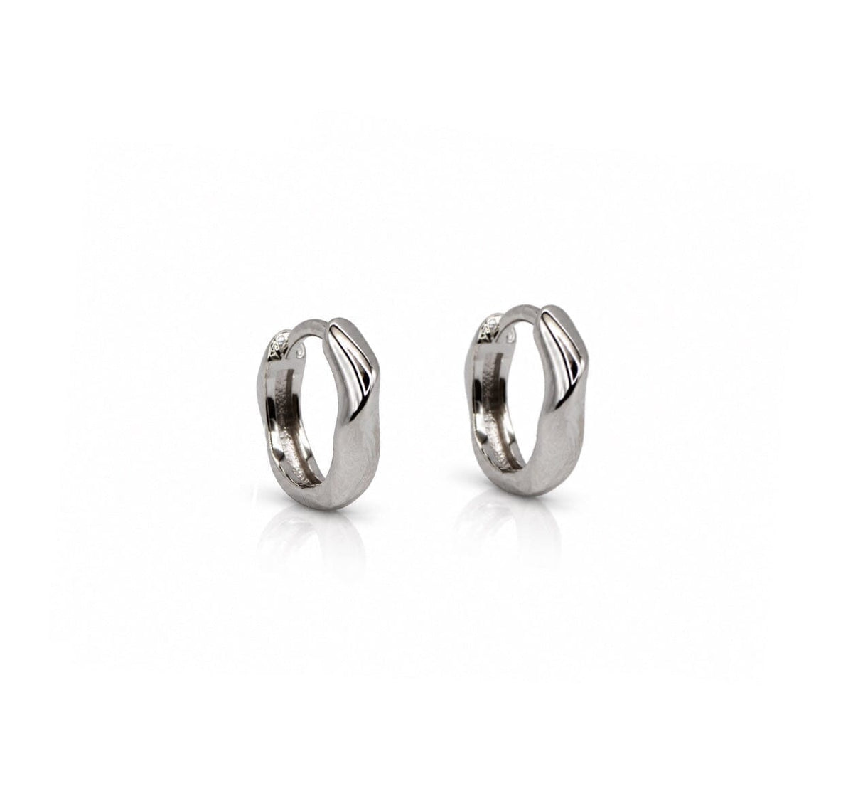 Winter Glow Huggies Earrings Iishii ESP4470 Silver