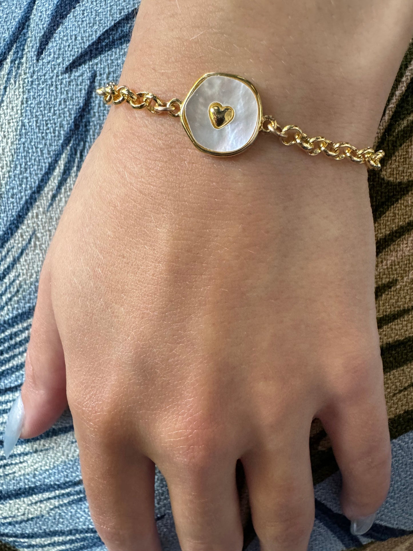 Round Mother of Pearl/Heart Charm Bracelet (BCG634) Bracelet athenadesigns